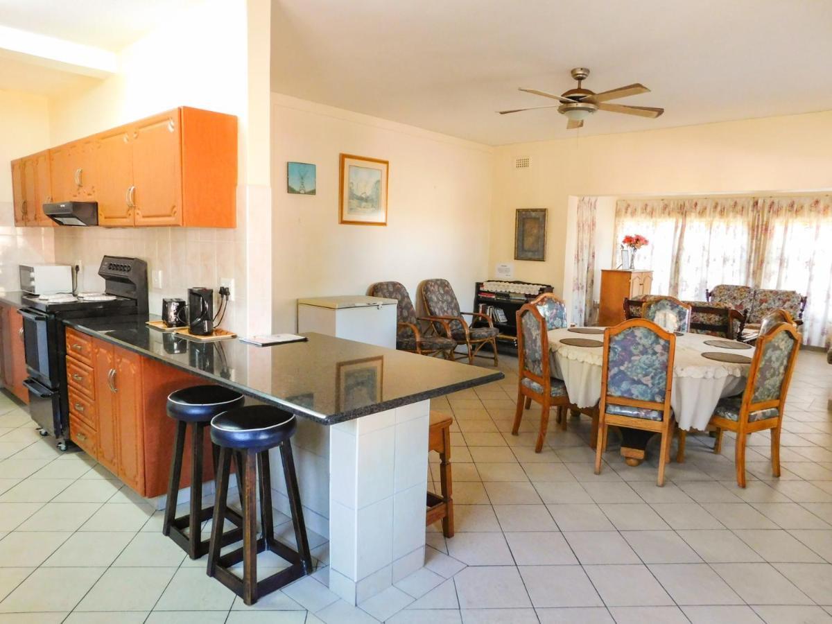 Mama Mia Cottages Oslo Beach Port Shepstone Exterior foto